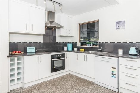 Photo of property in 25c Cedar Street, Maungaraki, Lower Hutt, 5010