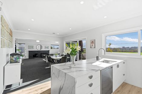 Photo of property in 73 Kawiu Road, Levin, 5510
