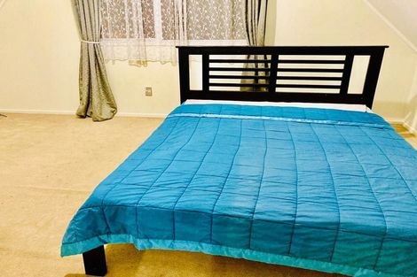 Photo of property in 2 Caspian Close, New Lynn, Auckland, 0600