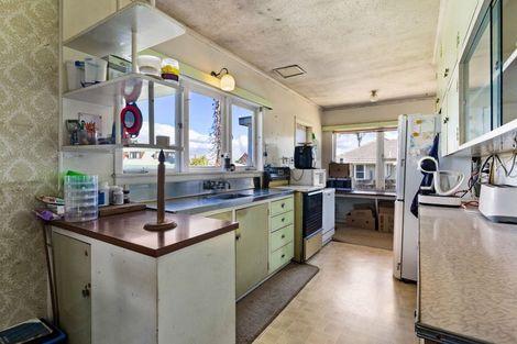 Photo of property in 104 Chivalry Road, Glenfield, Auckland, 0629