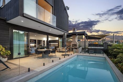 Photo of property in 23 Otakau Road, Milford, Auckland, 0620