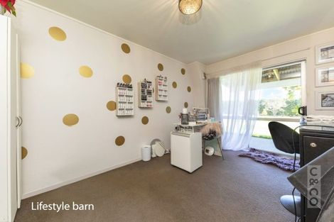 Photo of property in 144 Taupaki Road, Taupaki, Henderson, 0782