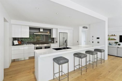 Photo of property in 8 Saint Barnabas Lane, Fendalton, Christchurch, 8052