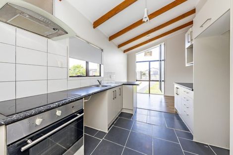 Photo of property in 71 Etherton Drive, Weymouth, Auckland, 2103