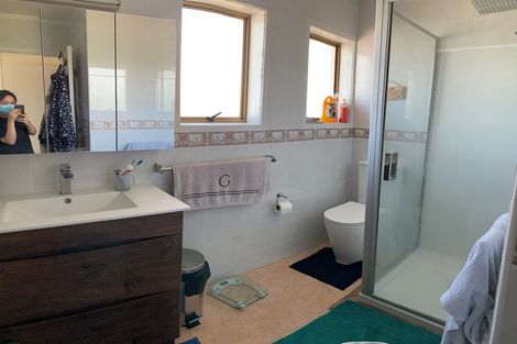 Photo of property in 35 Chatswood Grove, Chatswood, Auckland, 0626