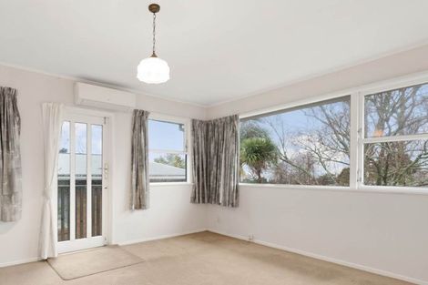 Photo of property in 8 Normanton Street, Glenfield, Auckland, 0629