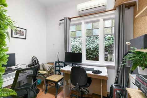 Photo of property in 6 Governor Road, Northland, Wellington, 6012