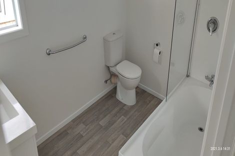 Photo of property in 3 Hurley Place, Kelston, Auckland, 0602