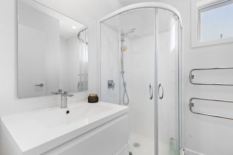 Photo of property in 8 Mackinnon Terrace, Sunshine Bay, Queenstown, 9300