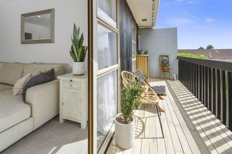 Photo of property in 3/57 Lake Road, Devonport, Auckland, 0624