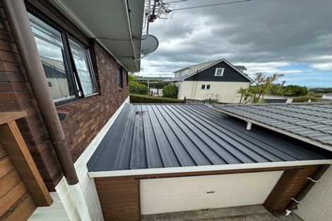 Photo of property in 2/51 Nigel Road, Browns Bay, Auckland, 0630