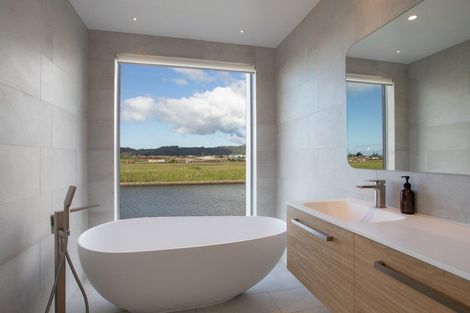 Photo of property in 16 Ngaroma Crescent, Whitianga, 3510