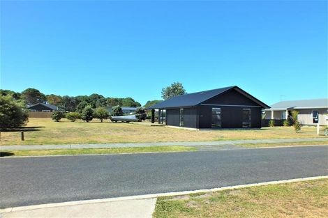 Photo of property in 108 Kelly Jade Avenue, Matarangi, Whitianga, 3592