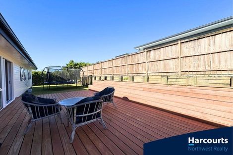 Photo of property in 5 Malbec Place, Huapai, Kumeu, 0810