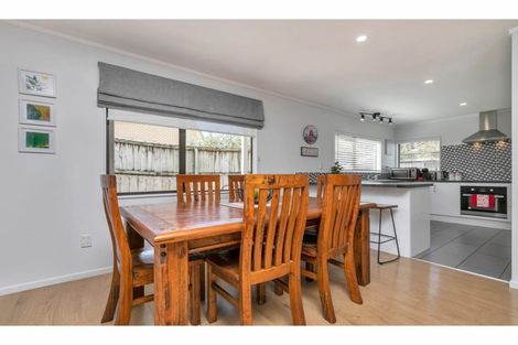 Photo of property in 1/38 Sailfish Drive, West Harbour, Auckland, 0618