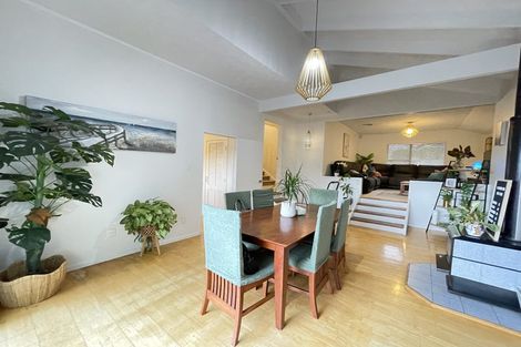 Photo of property in 947 East Coast Road, Torbay, Auckland, 0630