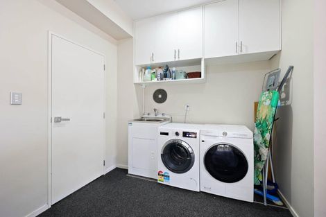 Photo of property in 111 Lake Panorama Drive, Henderson Valley, Auckland, 0612