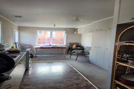 Photo of property in 15 Tiki Street, New Lynn, Auckland, 0600