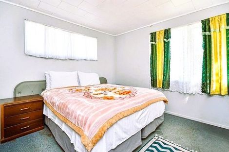 Photo of property in 8 Staverton Crescent, Mangere, Auckland, 2022