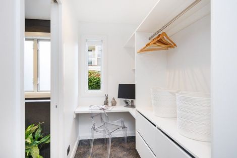 Photo of property in 5 Fairway Grove, Hokowhitu, Palmerston North, 4410