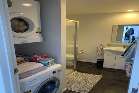 Photo of property in 1/2 Torrens Terrace, Mount Cook, Wellington, 6011