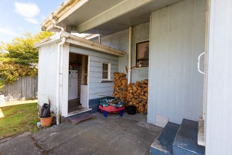 Photo of property in 2 Gladstone Street, Dannevirke, 4930