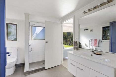 Photo of property in 11 Ngarewa Drive, Mahurangi West, Warkworth, 0983