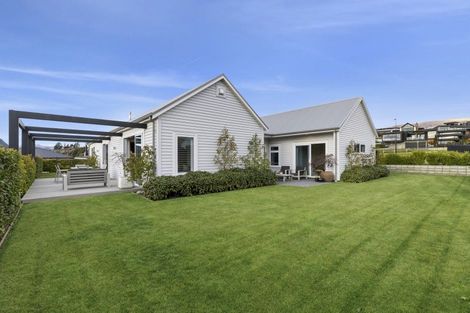 Photo of property in 33 Little Alpha Loop, Wanaka, 9305