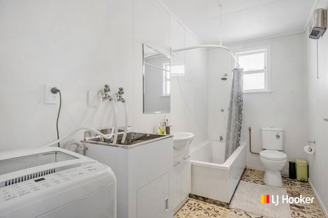 Photo of property in 23 Royal Crescent, Saint Kilda, Dunedin, 9012