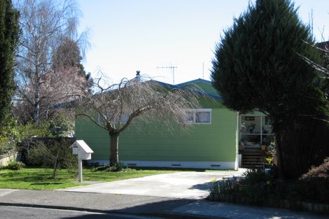 Photo of property in 2 Ashford Place, Havelock North, 4130