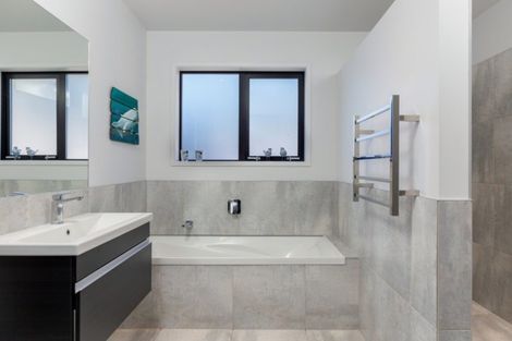 Photo of property in 18a Russell Street, Picton, 7220