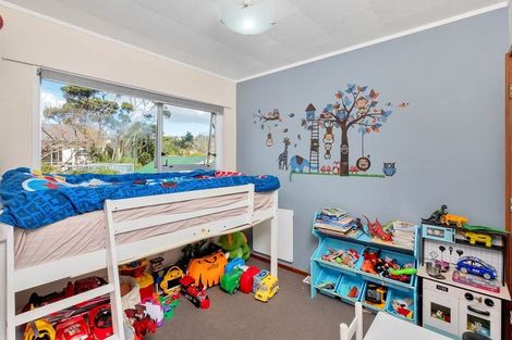 Photo of property in 8 Charnley Grove, Glenfield, Auckland, 0629