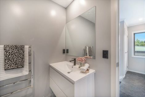 Photo of property in 70 Farringdon Avenue, Rototuna North, Hamilton, 3210