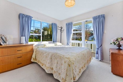 Photo of property in 2 Ravenstone Place, Chatswood, Auckland, 0626