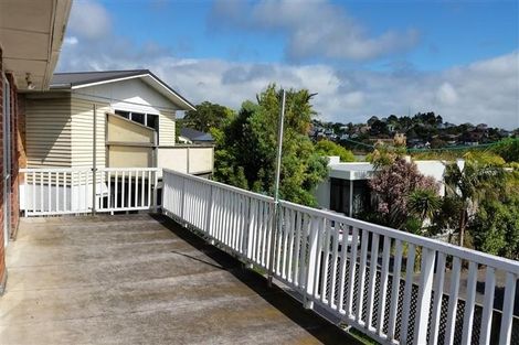 Photo of property in 28 Carlisle Road, Browns Bay, Auckland, 0630