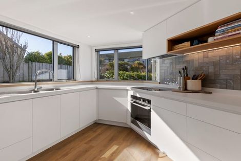 Photo of property in 5 Cedar Drive, Kelvin Heights, Queenstown, 9300