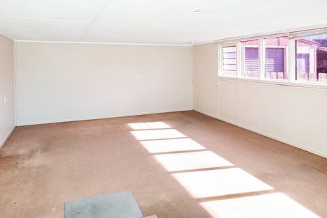 Photo of property in 10 Hennessy Street West, Foxton Beach, Foxton, 4815