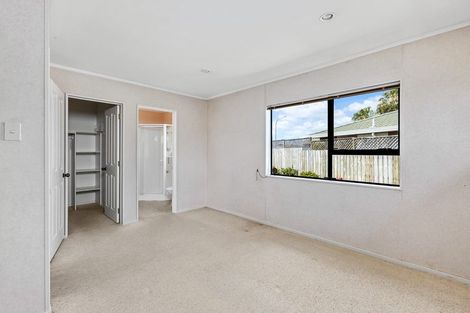 Photo of property in 19 Sturges Road, Henderson, Auckland, 0612