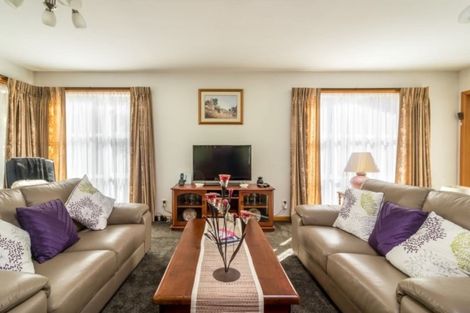 Photo of property in 424 Memorial Avenue, Burnside, Christchurch, 8053