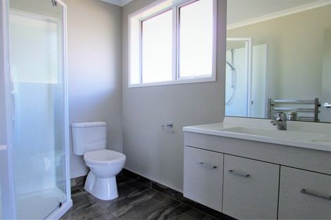 Photo of property in 17 Poulson Grove, Trentham, Upper Hutt, 5018