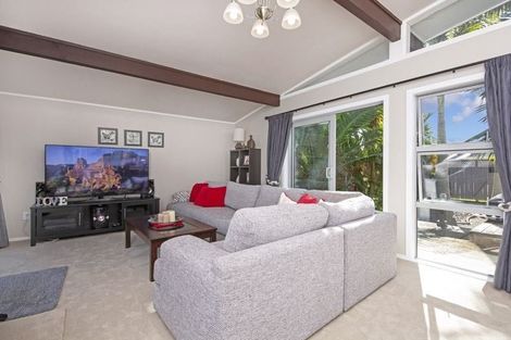 Photo of property in 81 Edgewater Drive, Pakuranga, Auckland, 2010