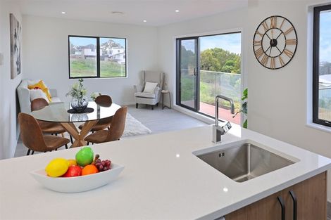 Photo of property in 85d Lake Panorama Drive, Henderson Valley, Auckland, 0614