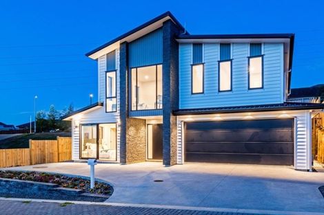 Photo of property in 21 Merv Clarke Lane, Massey, Auckland, 0614