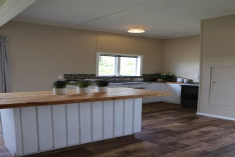 Photo of property in 15 Waverley Street, Waipawa, 4210