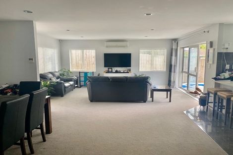 Photo of property in 18 Breenagh Place, Massey, Auckland, 0614