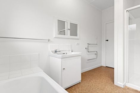 Photo of property in 122 Glandovey Road, Strowan, Christchurch, 8052