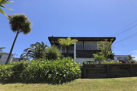 Photo of property in 1/11 Parr Terrace, Castor Bay, Auckland, 0620