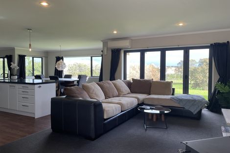 Photo of property in 326 Paraite Road, Paraite, New Plymouth, 4373