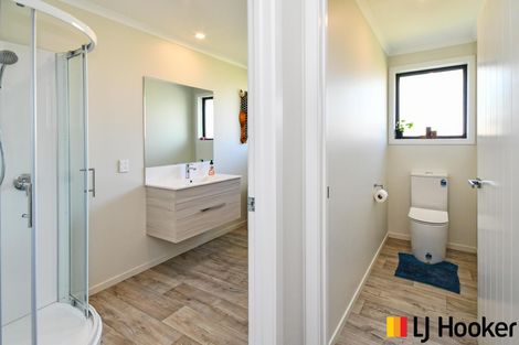 Photo of property in 14 Dame Nganeko Drive, Glenbrook, Waiuku, 2681