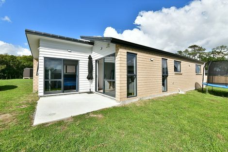 Photo of property in 16 Taupata Lane, Helensville, 0800
